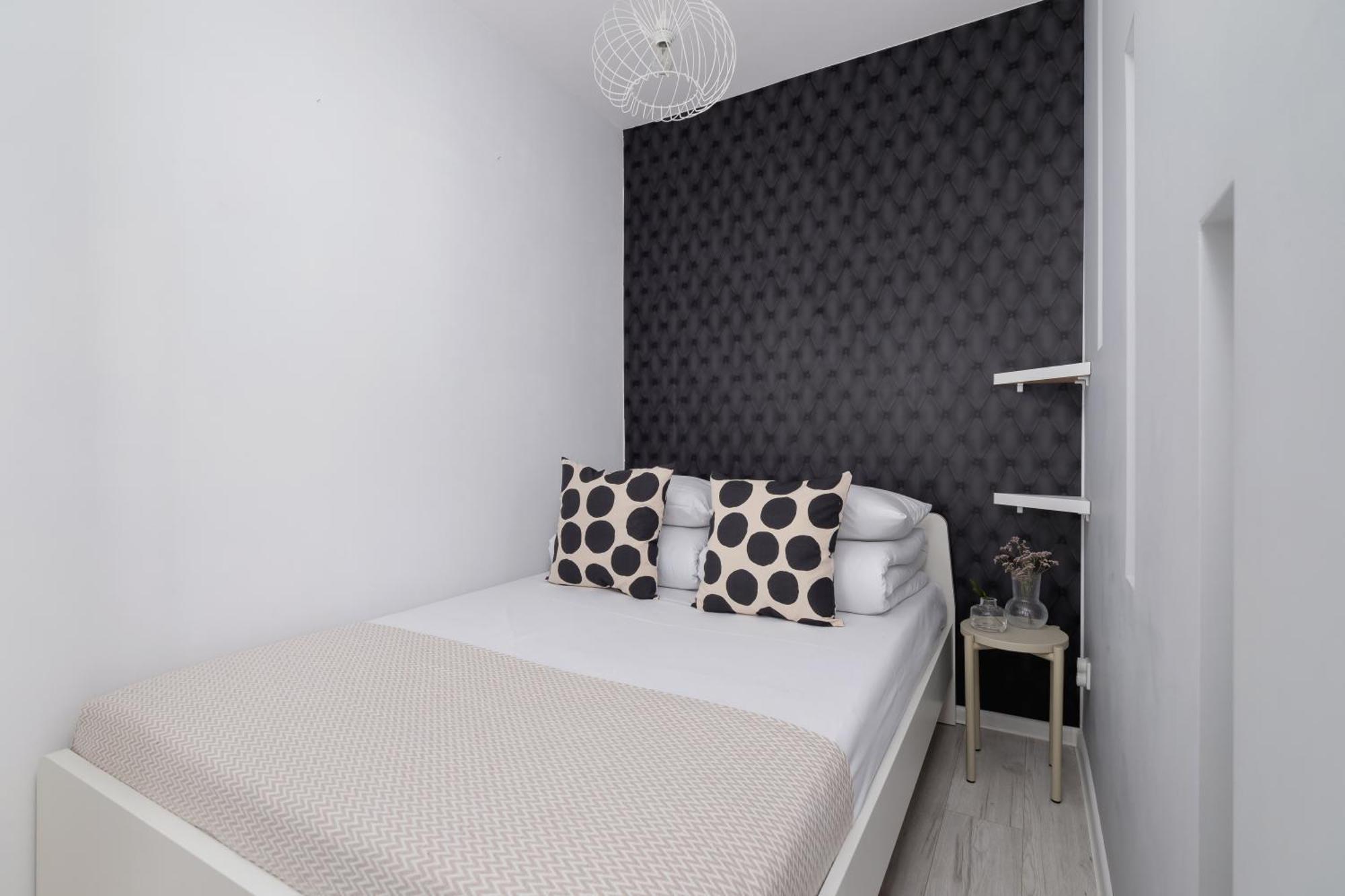 One Bedroom Apartment With A Balcony - Dietla 109 Street クラクフ エクステリア 写真